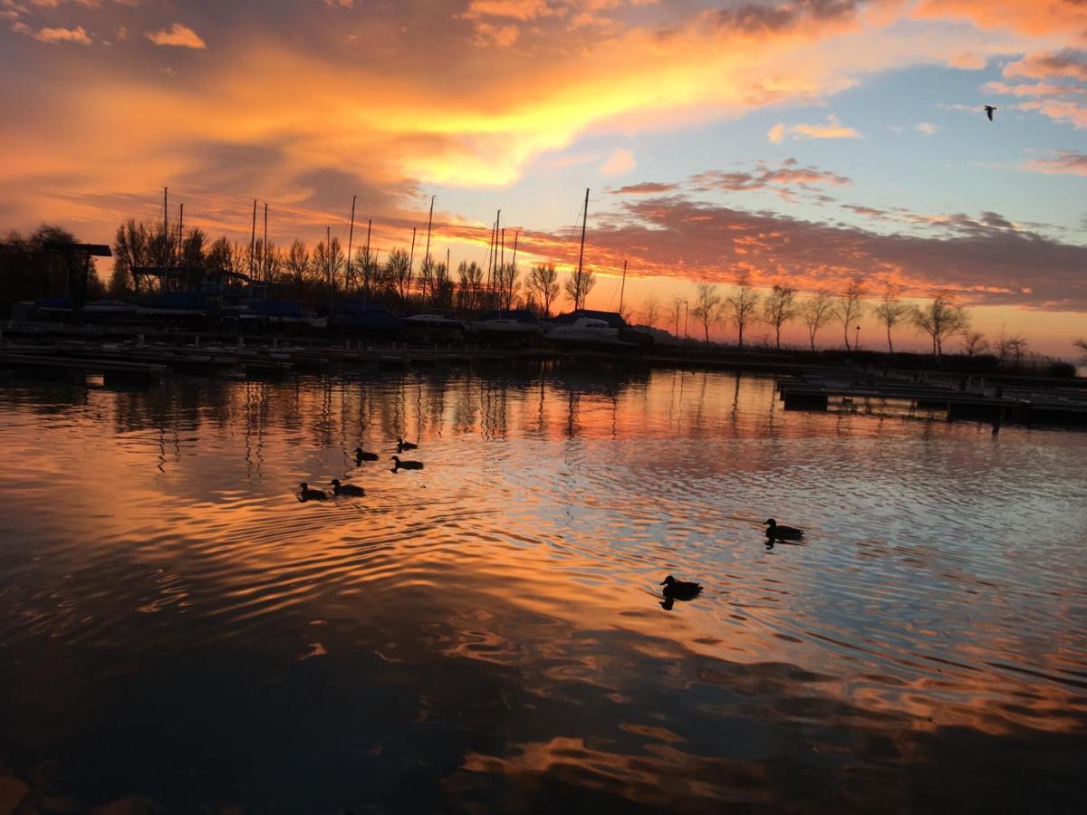Balatonlelle Apartmanhaz Bagian luar foto